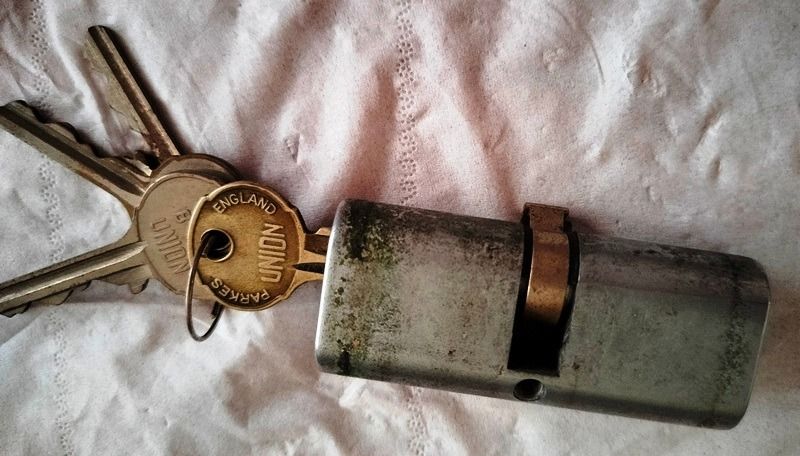 Union Door Lock Replacement Cylinder, Furniture & Home Living, Security ...