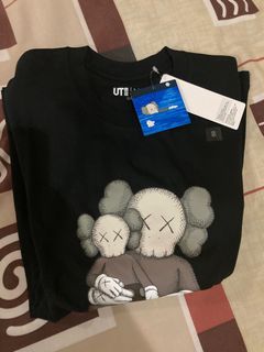 Uniqlo x kaws 2023 black tshirt