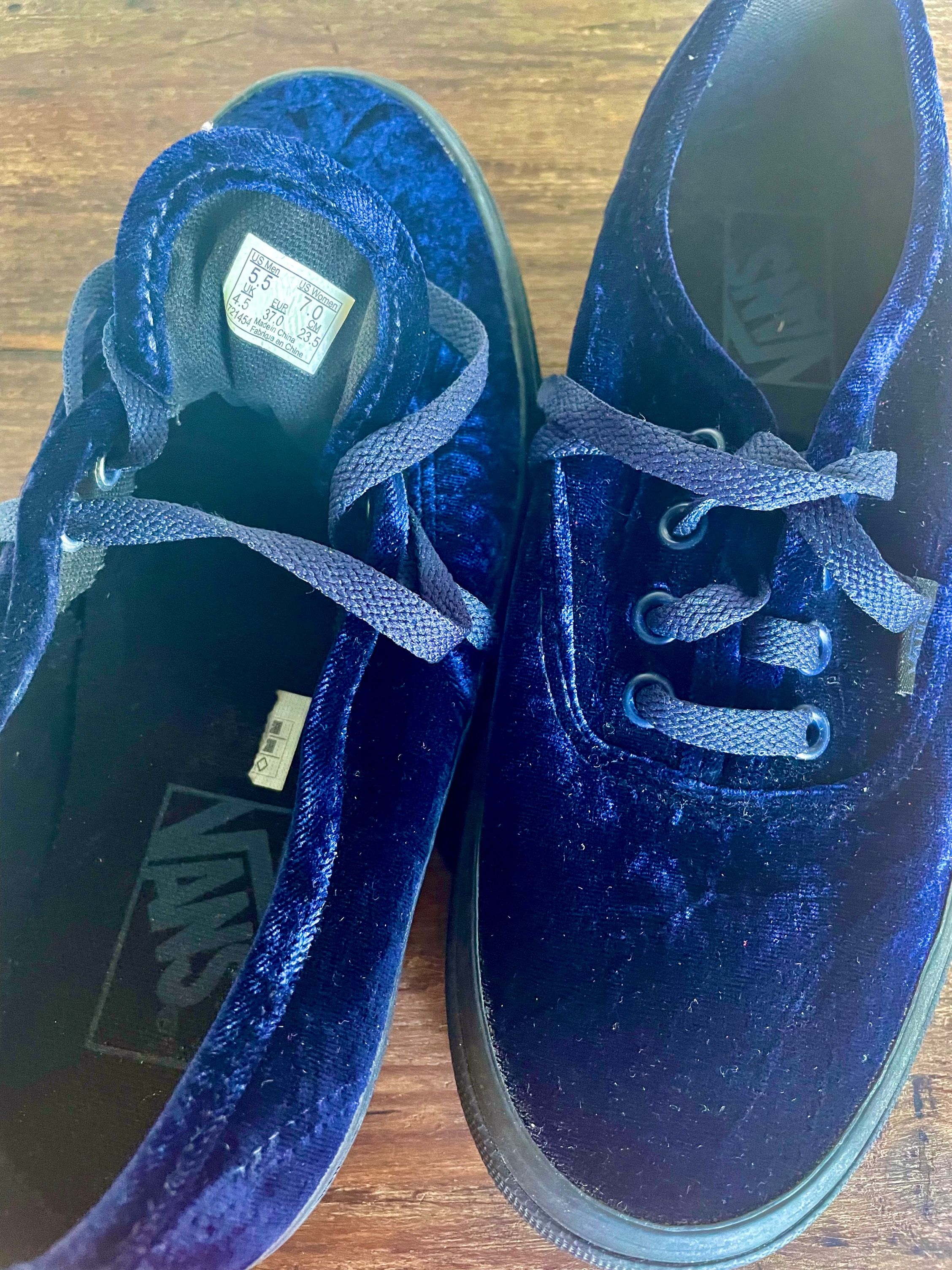 Navy blue velvet vans discount