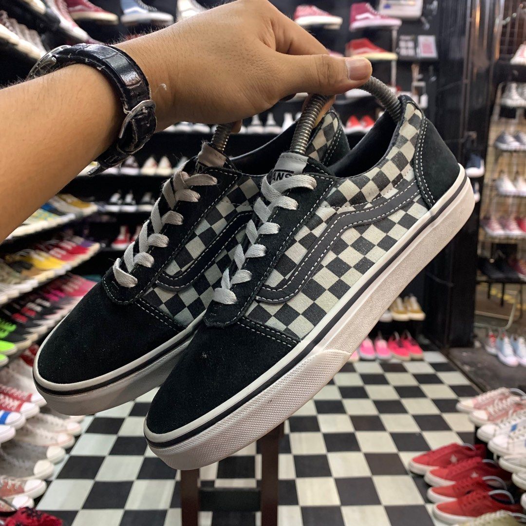 Outfits with old skool hot sale checkered vans