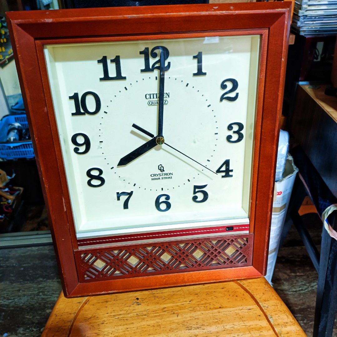 Vintage Citizens quartz Wall Clock Made in Japan hourly chime