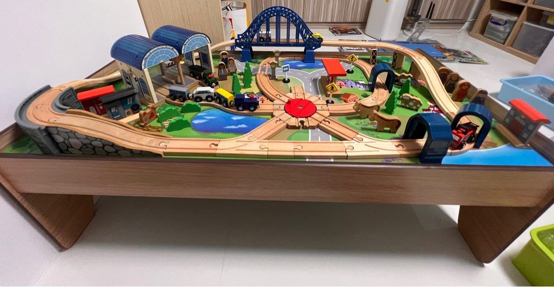 Train table set hotsell toys r us
