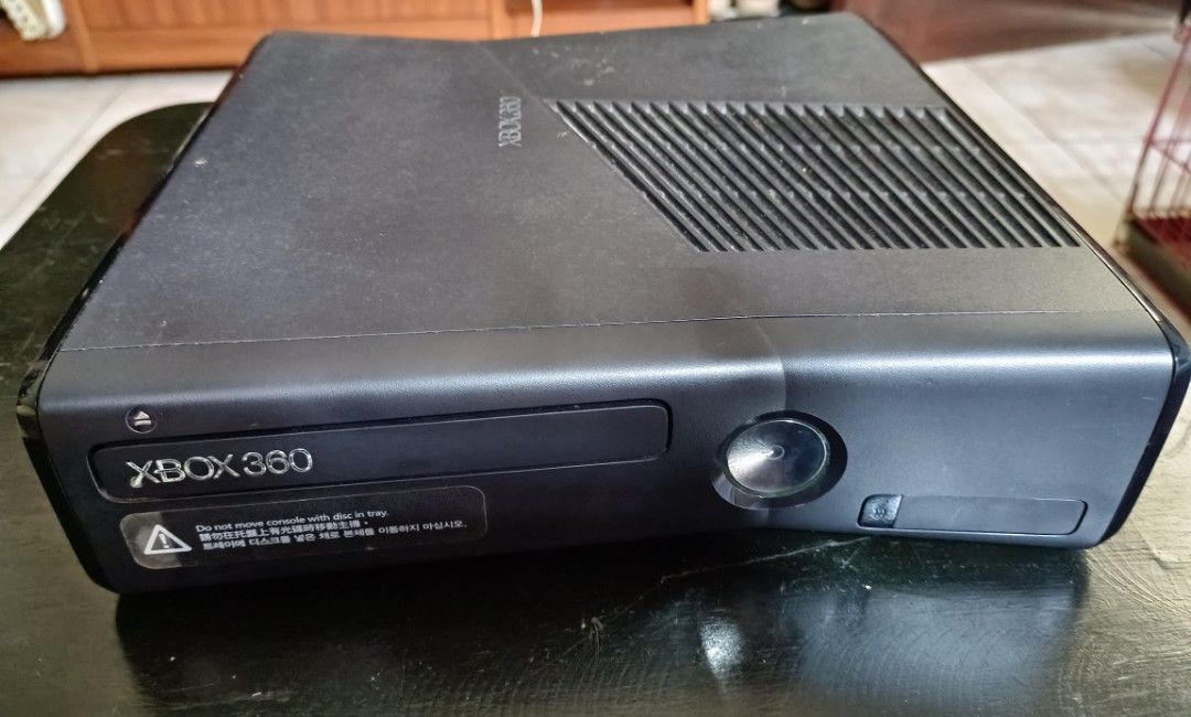 Xbox 360 (Category: Xbox) located in Minalin. Submitted by thefinecloset (Listing ID 1253571741, Image 1). Description: Xbox 360 Well-used Super Good working complete accessories 2 game controller/ adoptor / jacks / Others: cds are selling separately but we can make a deal all original from HongKong all working rfs: Guys bilin nyo na to RUSH lang! gagamitin ko lang pambili ng Oxygen Tank pra sa kapatid na may sakit.. pm if interested.