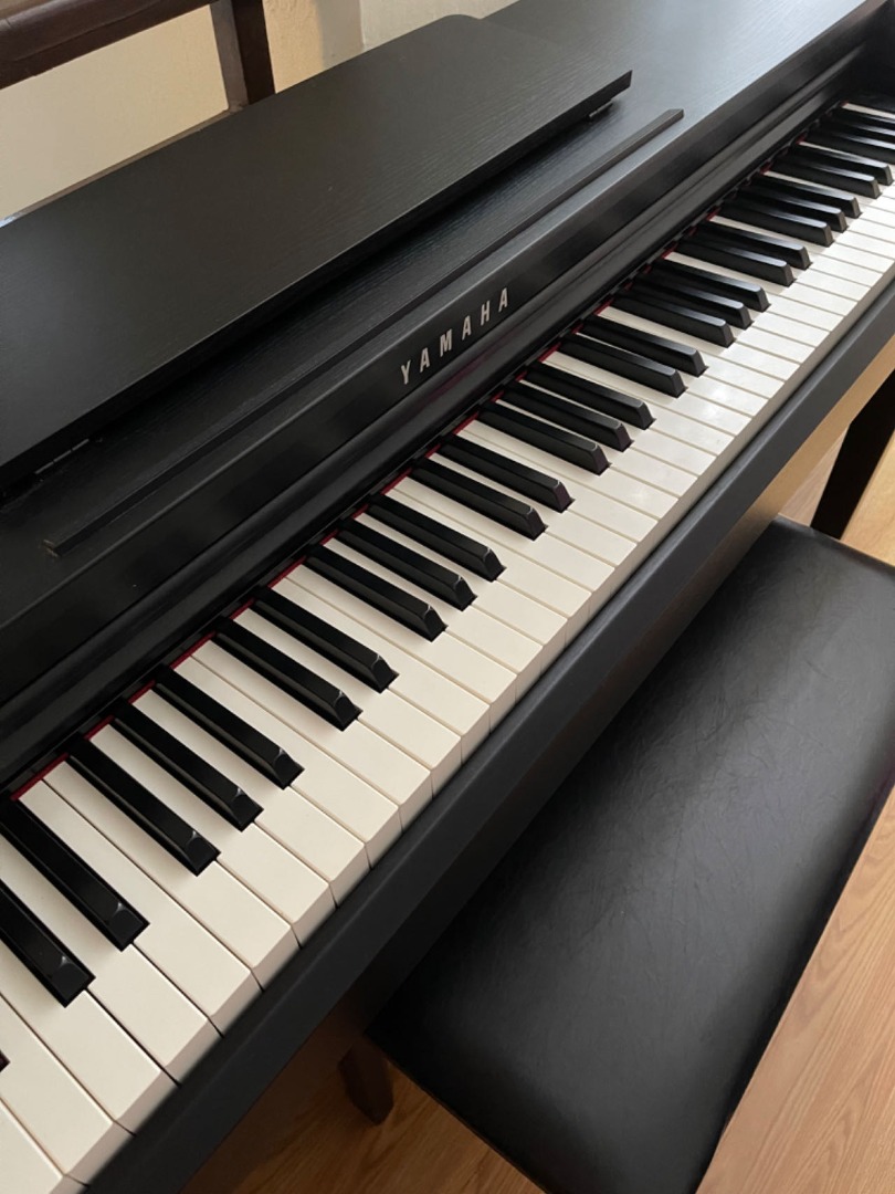 Yamaha Digital Piano Clavinova CLP-525B, Hobbies & Toys, Music & Media