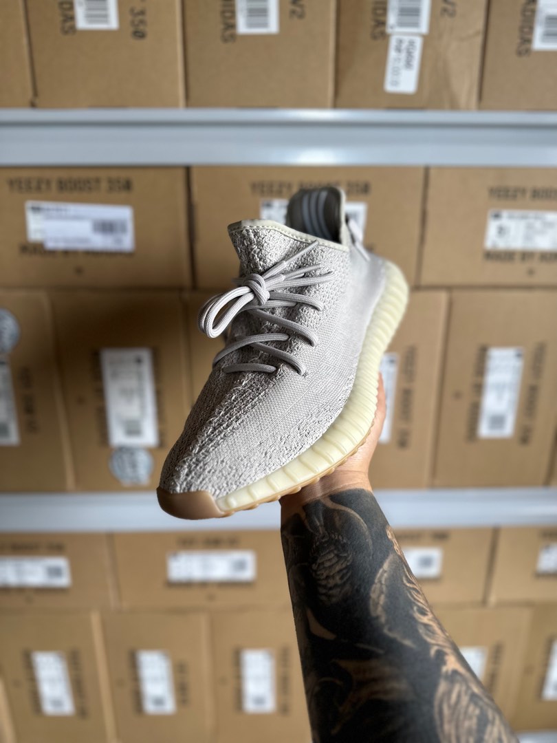 YEEZY SESAME 9US PASS AS NEW Men s Fashion Footwear Sneakers on