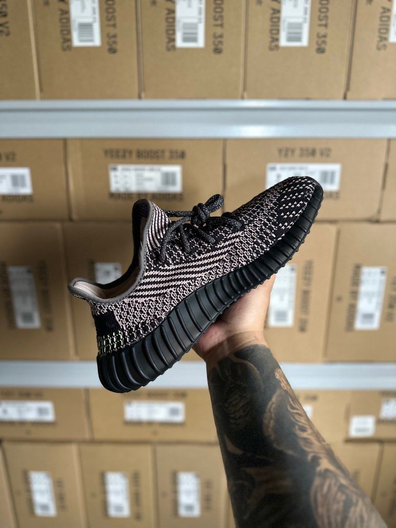 YEEZY YECHEIL 9US VNDS Men s Fashion Footwear Sneakers on Carousell