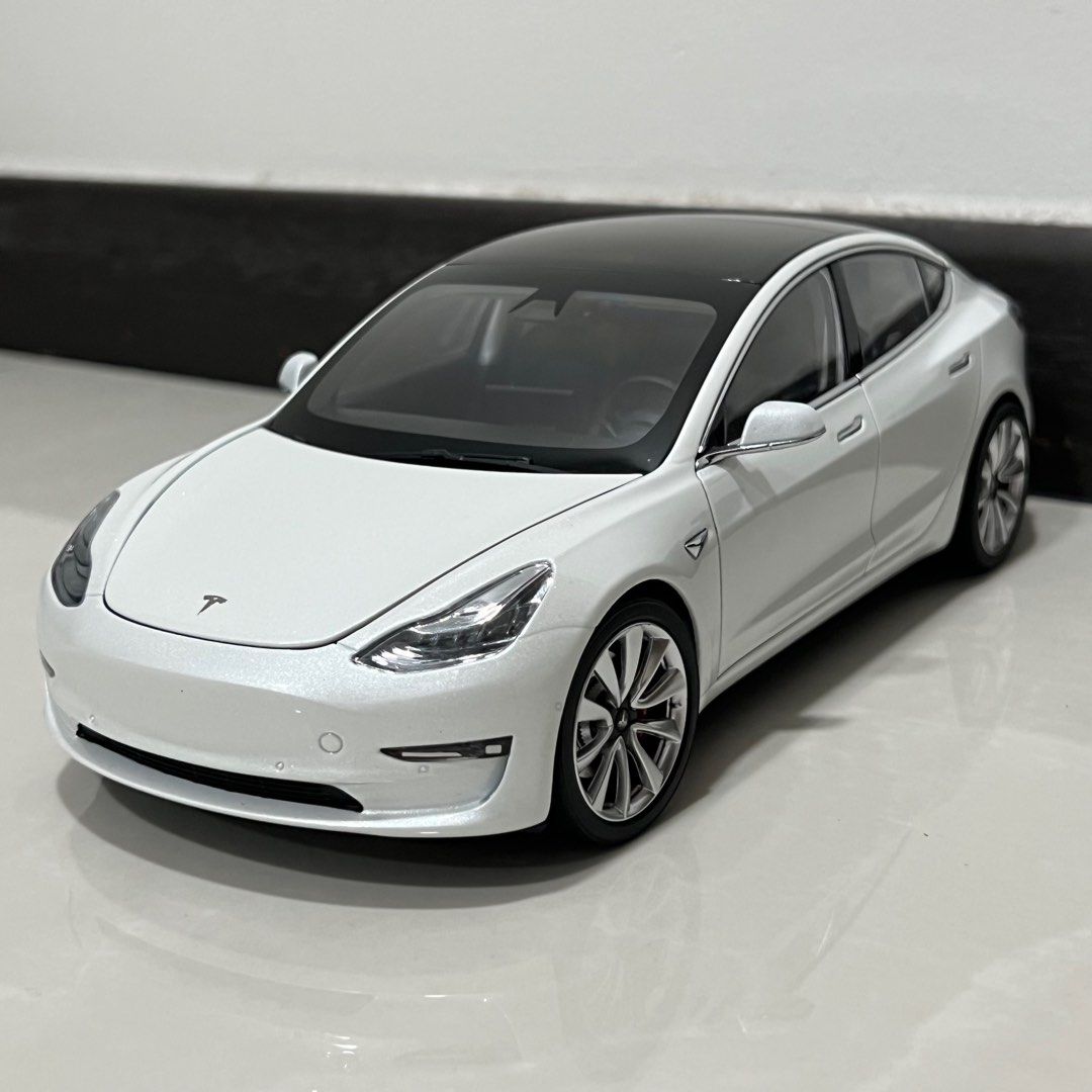 Model 3 1:18スケールダイキャスト