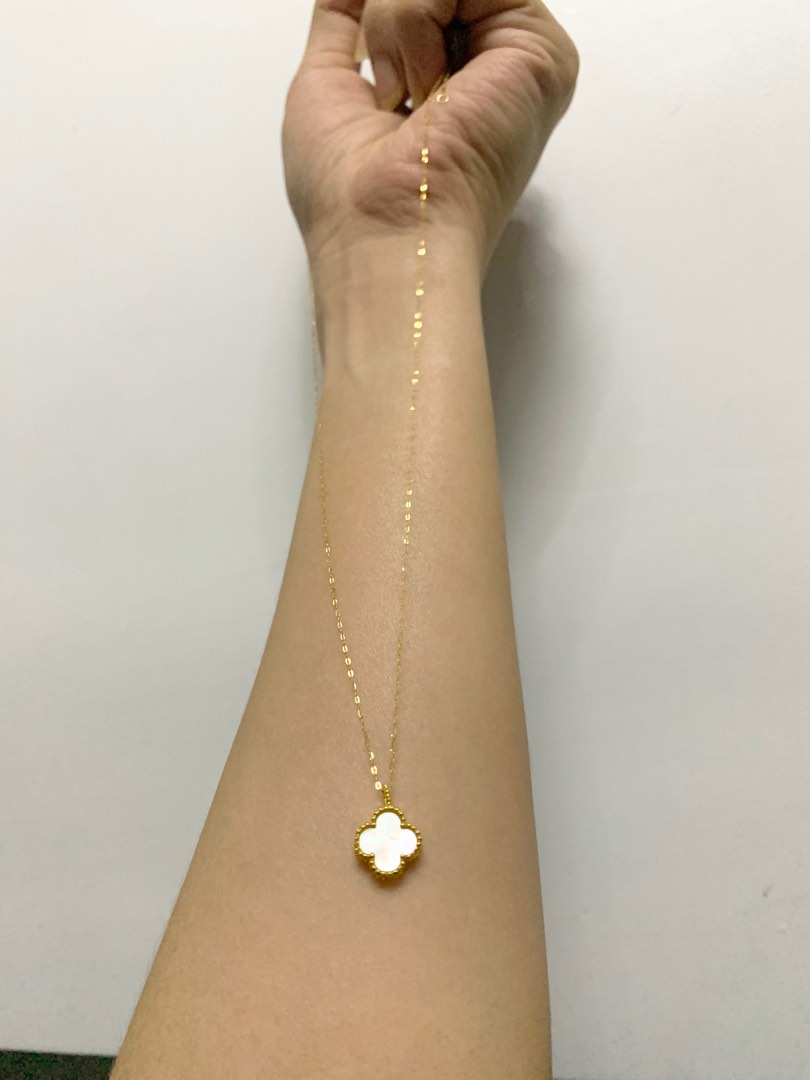 18k Gold VCA White Pearl Dancing Chain Necklace, Women's Fashion