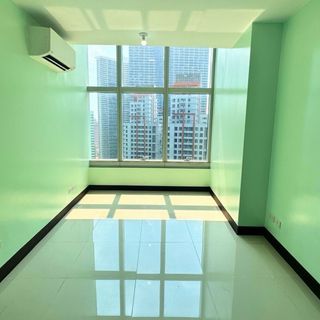 Rent to Own 1 Bedroom Condo FOR SALE in One Central Makati