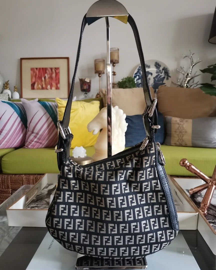 💯% Authentic Fendi Shoulder Kili Bag (Category: Luxury Bags & Wallets) located in Paranaque City. Submitted by luxehuntsmla.bymari (Listing ID 1253780236, Image 1). Description: 💯% Authentic Fendi Oyster Shoulder/Kili Bag Rank AB Flaws are posted (and emphasized on posted pictures) 👉 Rubber lining issues 👉 NO scuffs on monogram #luxehunts.mla.bymari items are guaranteed authentic, or money-back if proven fake. Mura lang magpa fix ng rubber li