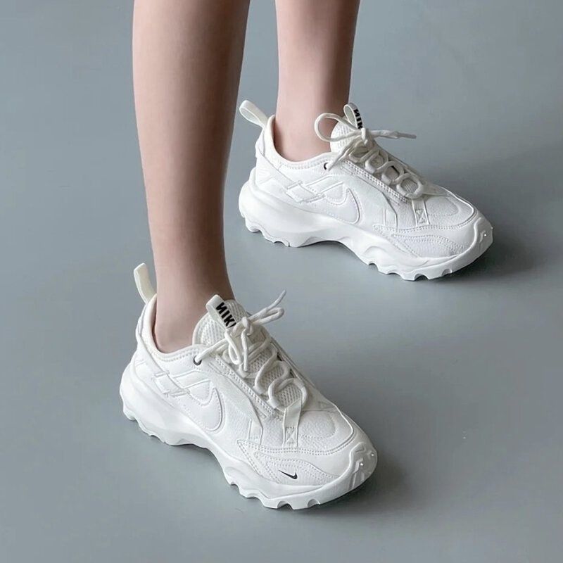 二手NIKE TC7900 米白老爺鞋DD9682-100 FB7171-181, 她的時尚, 鞋 