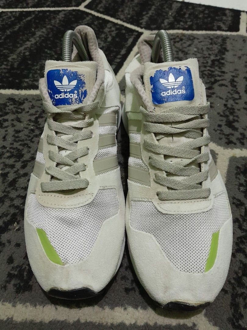 Adidas originals hotsell zx 700 (q23448)