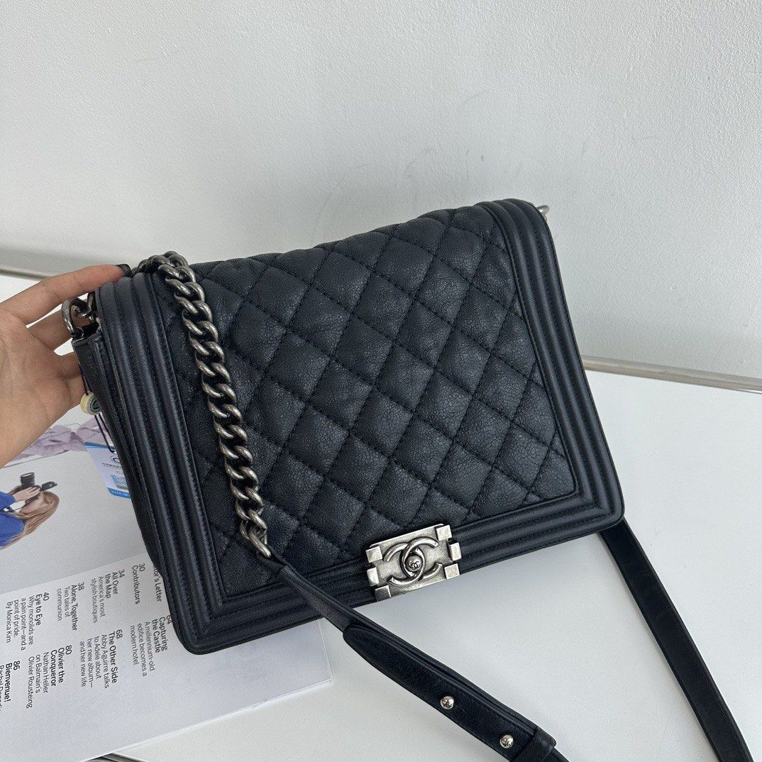 Chanel le boy 28cm online