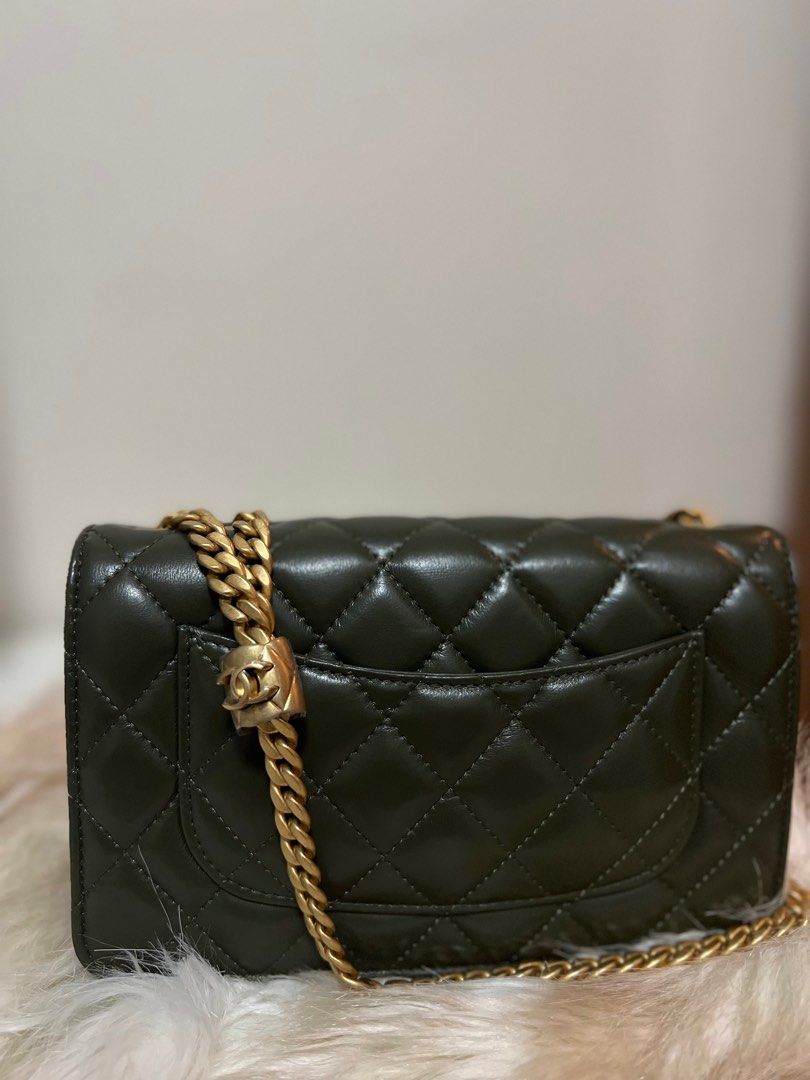 19 WOC 19CM WHITE LAMBSKIN GOLD HARDWARE