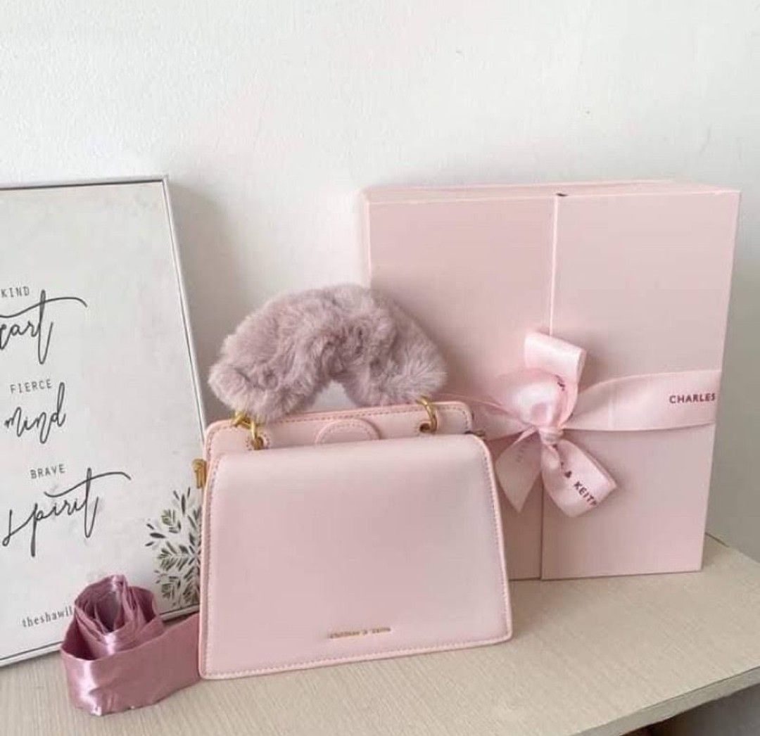 CHARLES KEITH FUR HANDLE BAG PINK