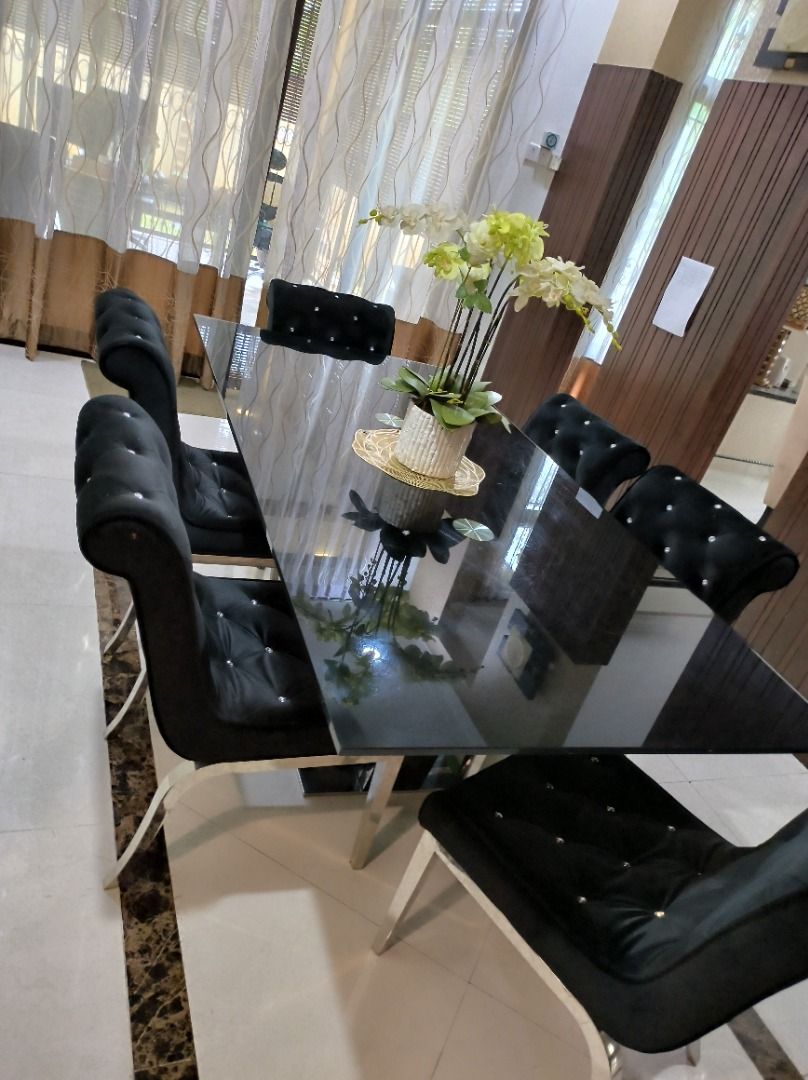 Black glass dining table and chairs clearance discount