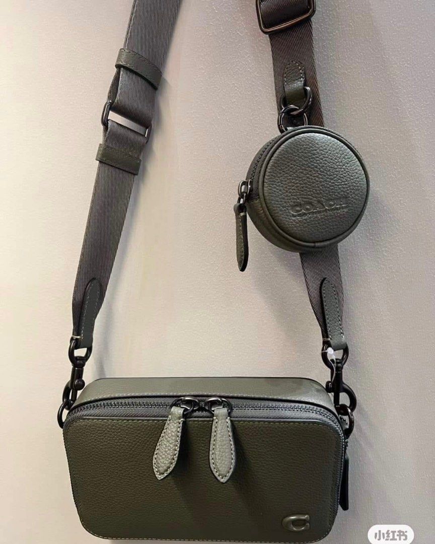 Coach mens charter sling (Category: Luxury Bags & Wallets) located in Las Pinas. Submitted by yhn_boutique (Listing ID 1253713039, Image 3). Description: 📌RESTOCK ❤️ 📌Cod via lalamove/ grab -🛵 📌same day delivery 📌J&T/LBC - pay today ship today 📌Complete inclusions .
