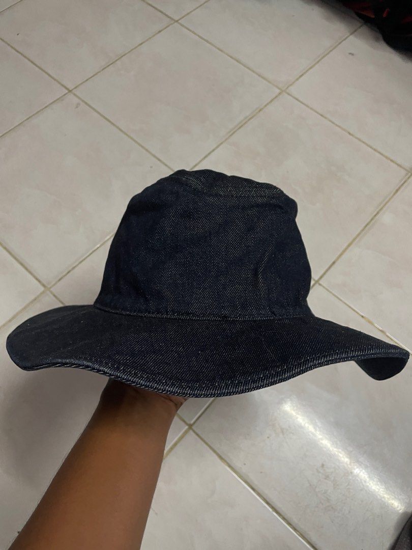 Denim Bucket Hat (Category: Cap & Hats) located in Ipoh. Submitted by supermanmalaya007 (Listing ID 1253847708, Image 2). Description: Denim Bucket Hat Condition : 9.5/10 cantik cukup sifat, lain2 refer gambar RM 35 DFOD Berminat ws 014-3477743 untuk lebih lanjut. Terima kasih😀 .