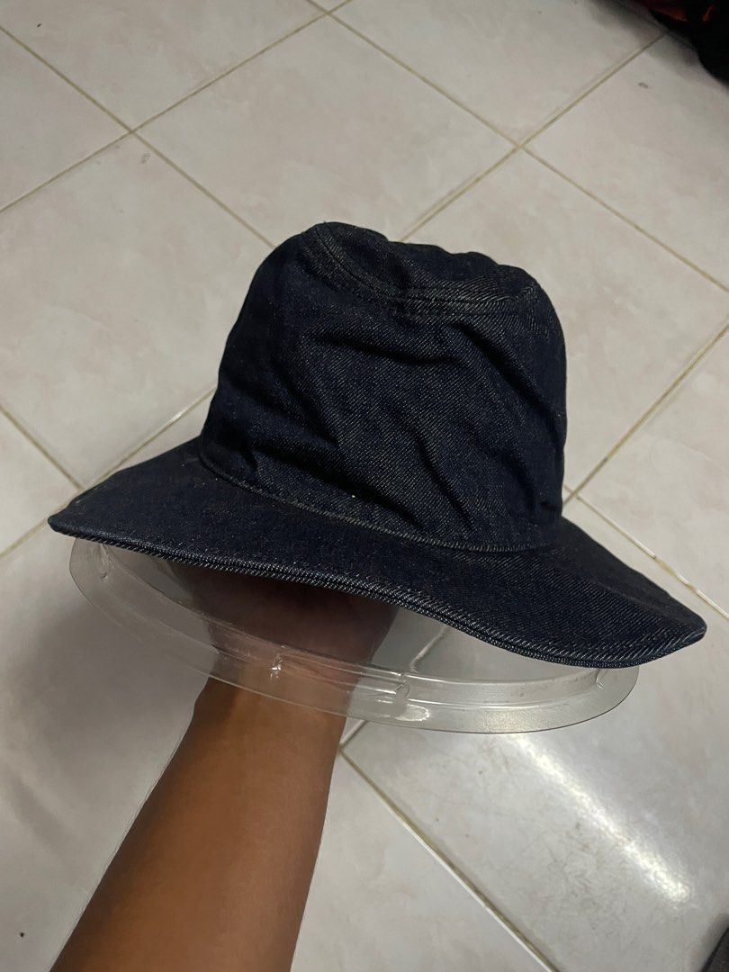 Denim Bucket Hat (Category: Cap & Hats) located in Ipoh. Submitted by supermanmalaya007 (Listing ID 1253847708, Image 1). Description: Denim Bucket Hat Condition : 9.5/10 cantik cukup sifat, lain2 refer gambar RM 35 DFOD Berminat ws 014-3477743 untuk lebih lanjut. Terima kasih😀 .