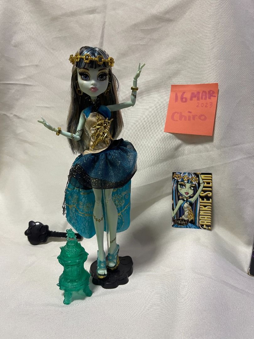 Monster high deals dolls discontinued