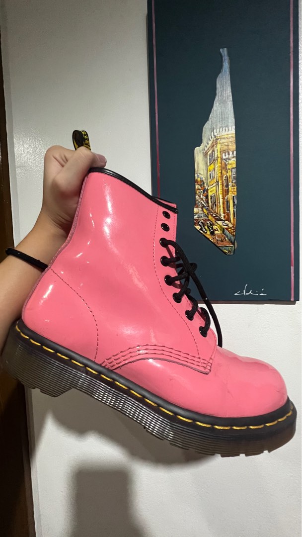 Dr martens pink laces deals