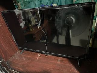 Everest Smart TV 32" (deffective - LCD) for parts out nalang