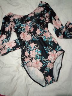 FLORAL BACKLESS RASH GUARD