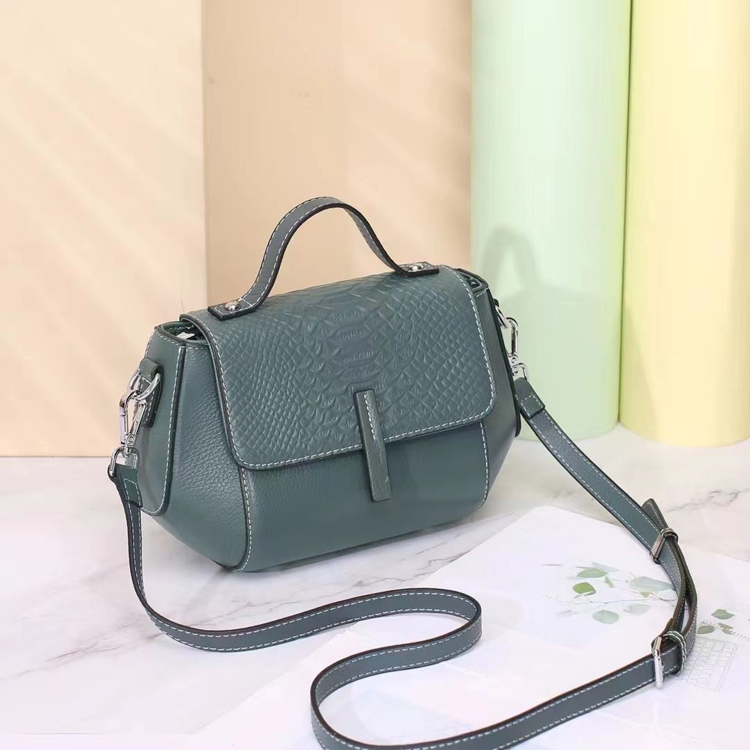 Genuine leather handbag shoulder bag kulit lembu Women s Fashion