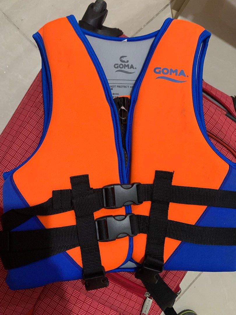 Goma Kids Swim Float (Category: Swim Top & Rash Guards) located in San Pedro. Submitted by Graceleen (Listing ID 1253708491, Image 1). Description: Original Goma Kids Swim floater in mint condition. Used only 3x the maliit na. Good for 5-7 years old. Secured and safe for kids. ✅CE certification: the product complies with the basic requirements of EU directives ✅stands out color ✅Help increase buoyancy ✅Equipped with a crotch belt and an adjustabl