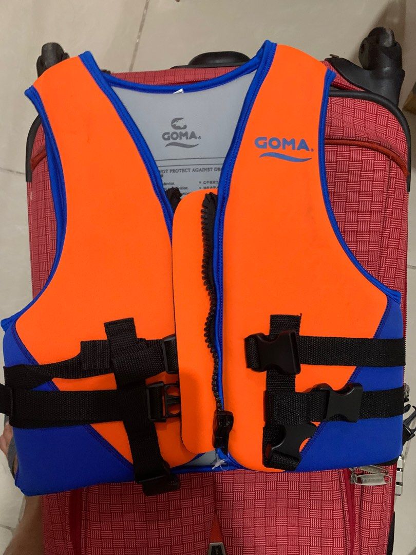 Goma Kids Swim Float (Category: Swim Top & Rash Guards) located in San Pedro. Submitted by Graceleen (Listing ID 1253708491, Image 2). Description: Original Goma Kids Swim floater in mint condition. Used only 3x the maliit na. Good for 5-7 years old. Secured and safe for kids. ✅CE certification: the product complies with the basic requirements of EU directives ✅stands out color ✅Help increase buoyancy ✅Equipped with a crotch belt and an adjustabl