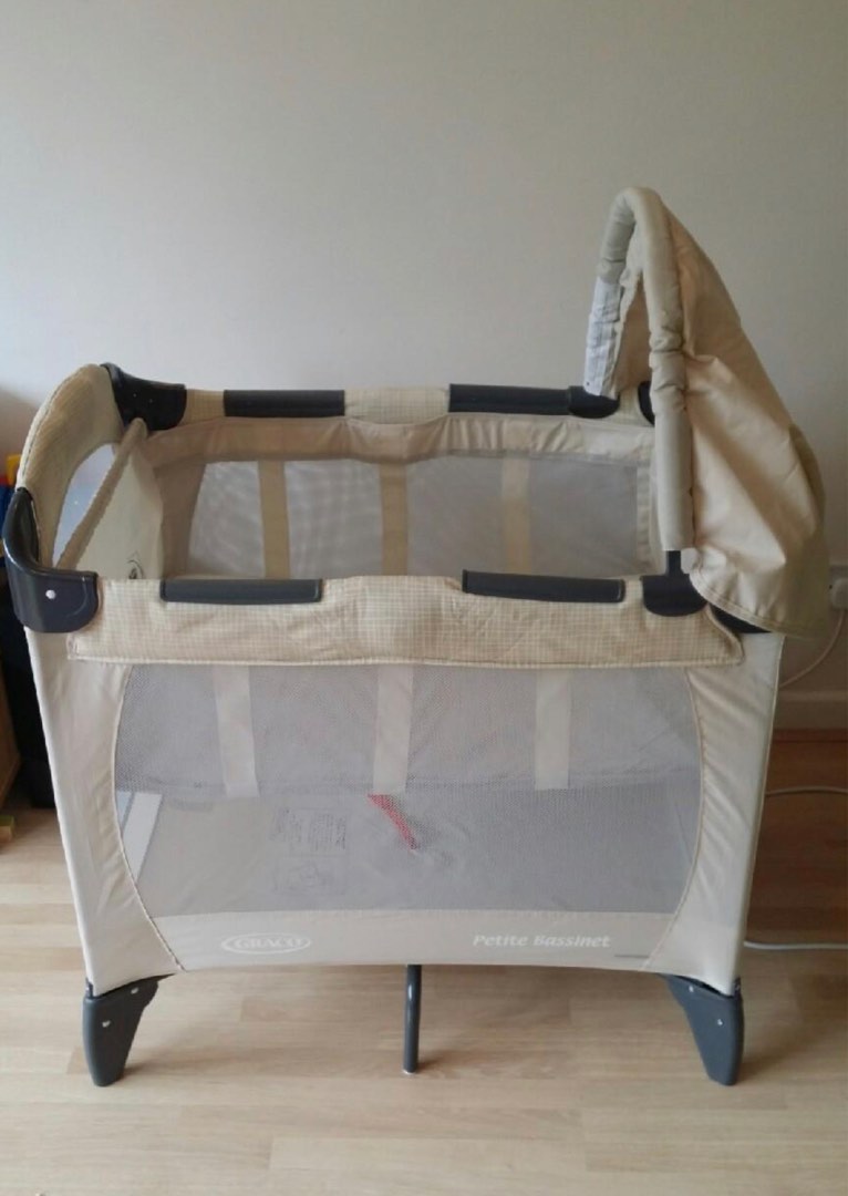 Graco petite bassinet best sale mattress