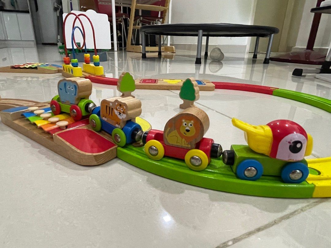 Hape sights and sounds railway set deals