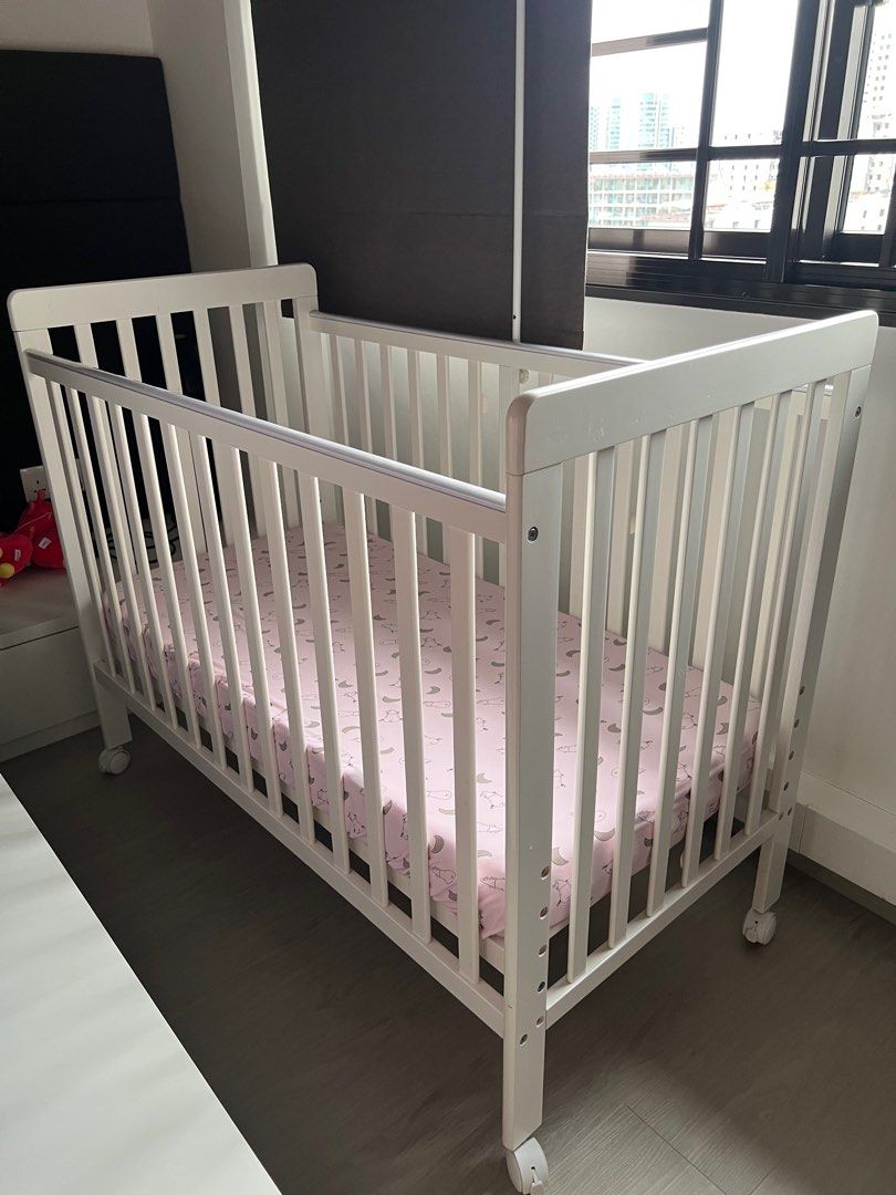 Happy wonder 5 shop in 1 cot