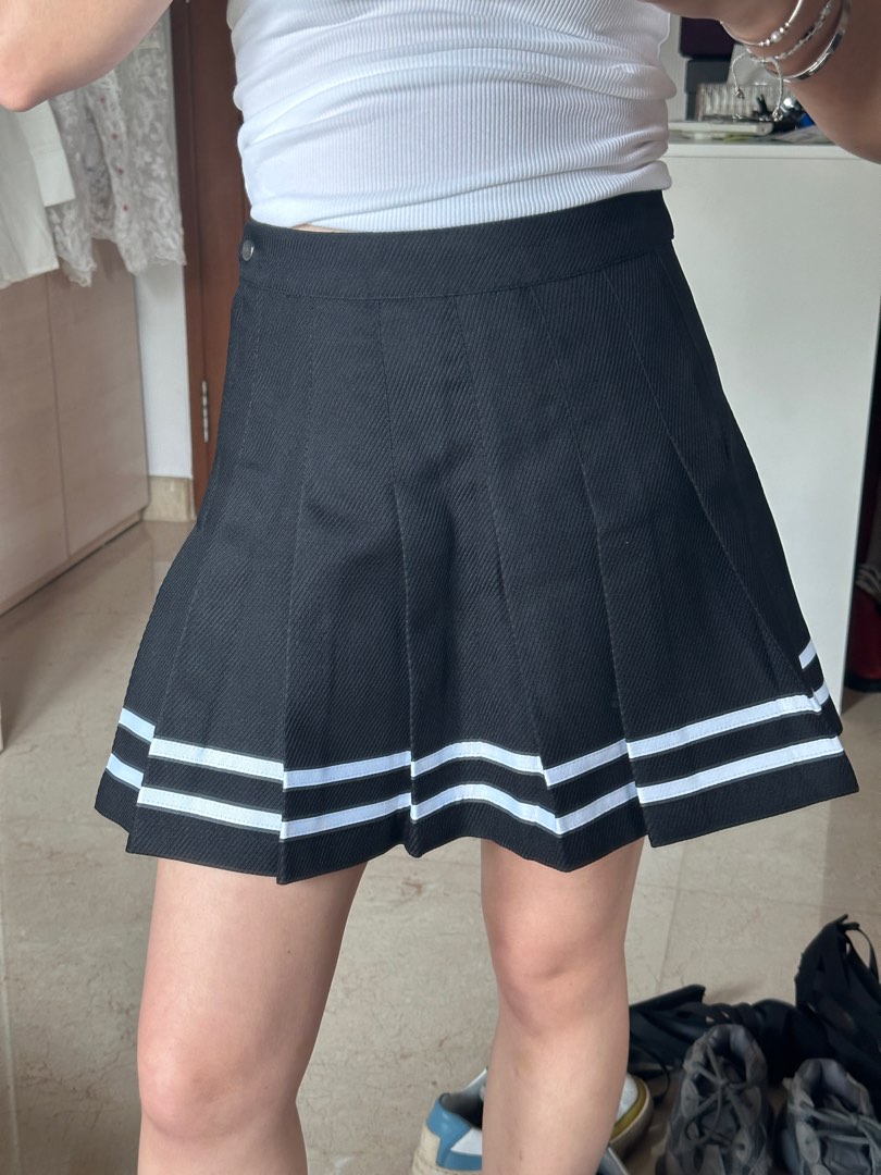 H&m black tennis skirt clearance