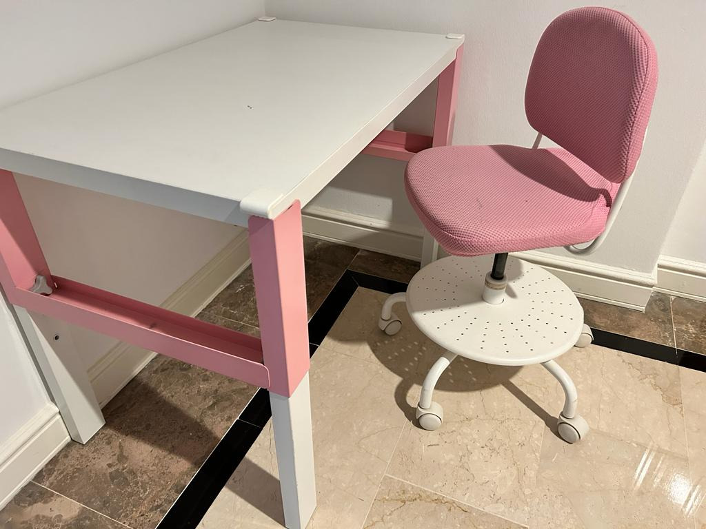 Ikea pahl desk on sale pink