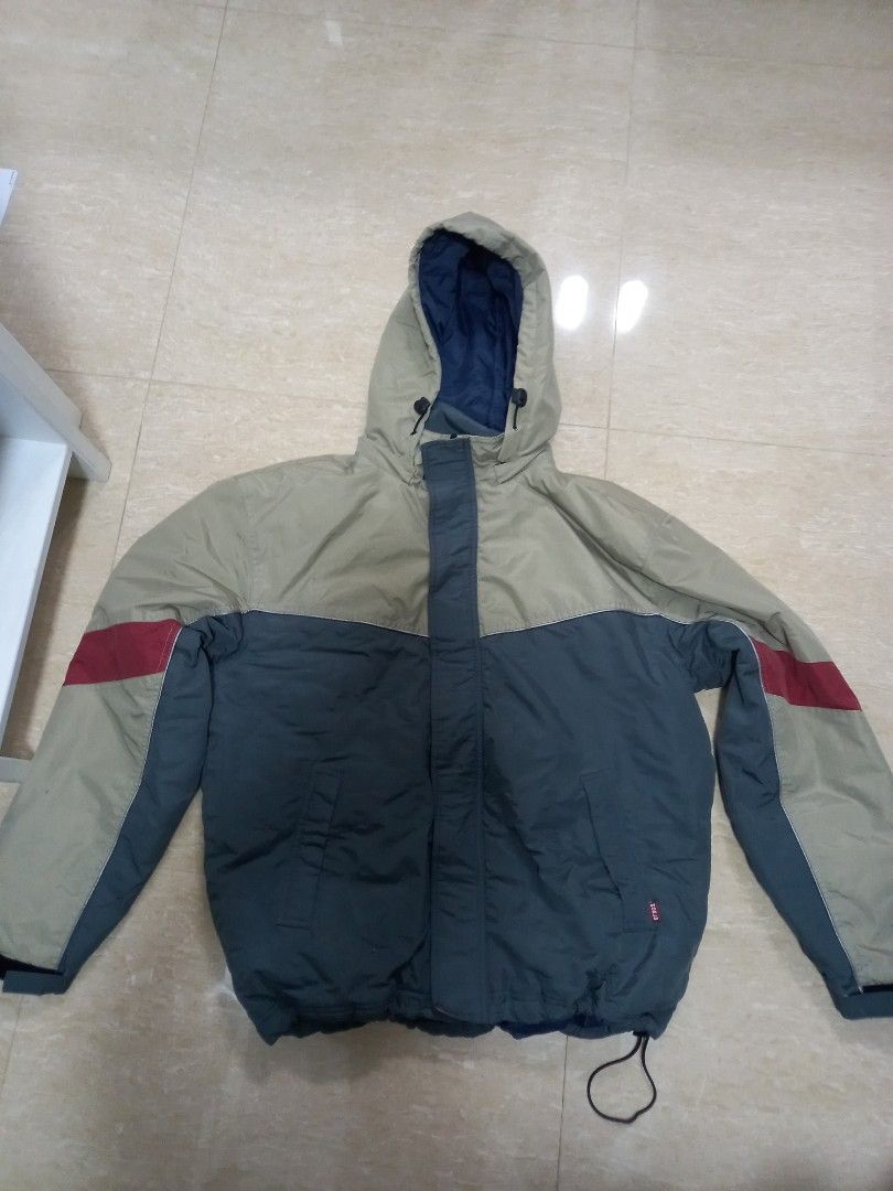Jacket (Category: Coats, Jackets and Outerwear) located in Singapore. Submitted by naterosa (Listing ID 1253818134, Image 1). Description: .