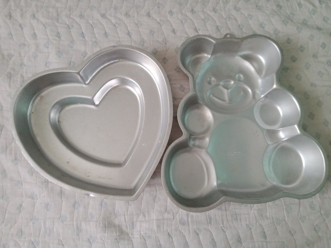 Large Bear & Heart Baking Pan Mold take both (Category: Bakeware) located in Cainta. Submitted by belli_phats (Listing ID 1253704415, Image 2). Description: size on photo large size baking mold bought at Gourdo's.
