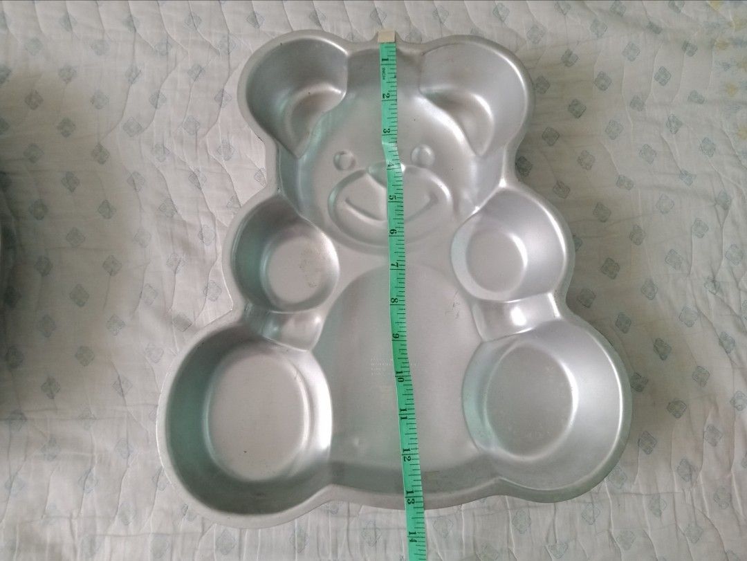 Large Bear & Heart Baking Pan Mold take both (Category: Bakeware) located in Cainta. Submitted by belli_phats (Listing ID 1253704415, Image 3). Description: size on photo large size baking mold bought at Gourdo's.