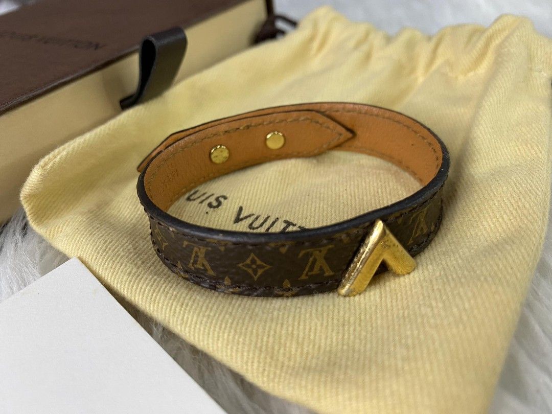LOUIS VUITTON Monogram Essential V Bracelet 17 1212955