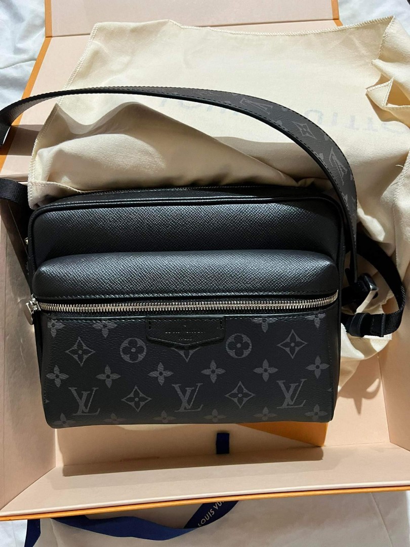 What's In My Bag for Finals Week, Louis Vuitton Riviera