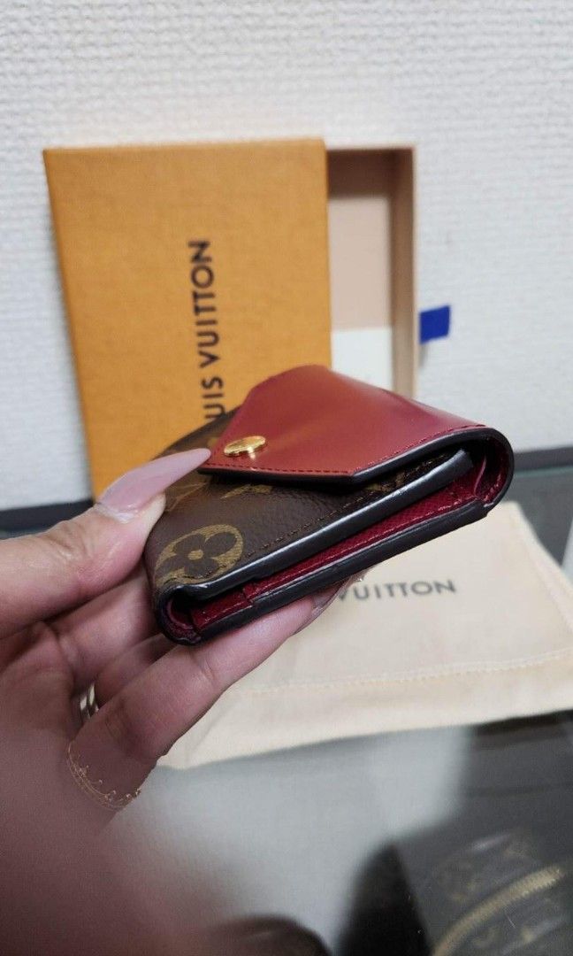 LV Zoe Wallet (Category: Luxury Bags & Wallets) located in Manila. Submitted by bb_marykate (Listing ID 1253717219, Image 2). Description: - lightly used in excellent condition - with box and dustbag.
