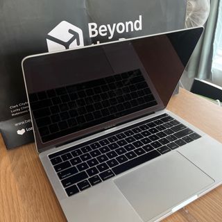 Macbook Pro (w touch bar)