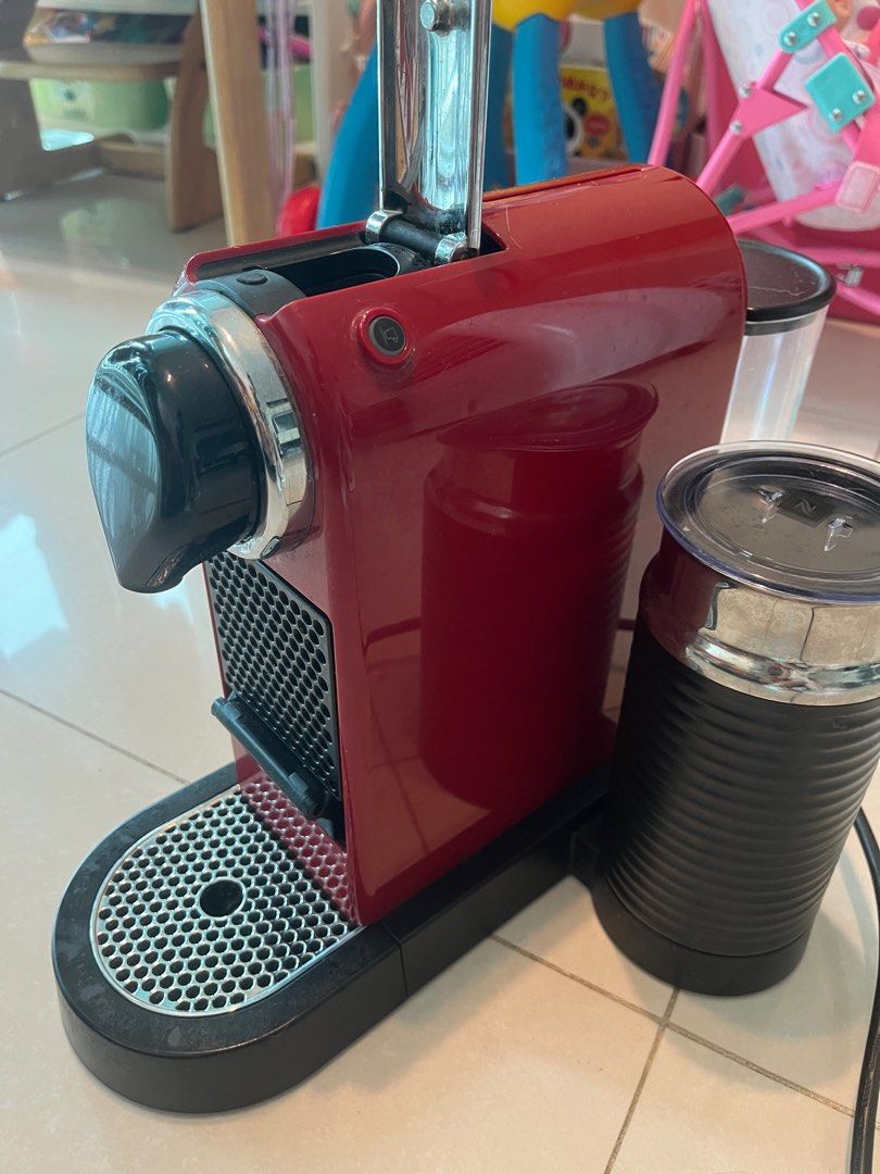 Nespresso C122 coffee maker and milk frother