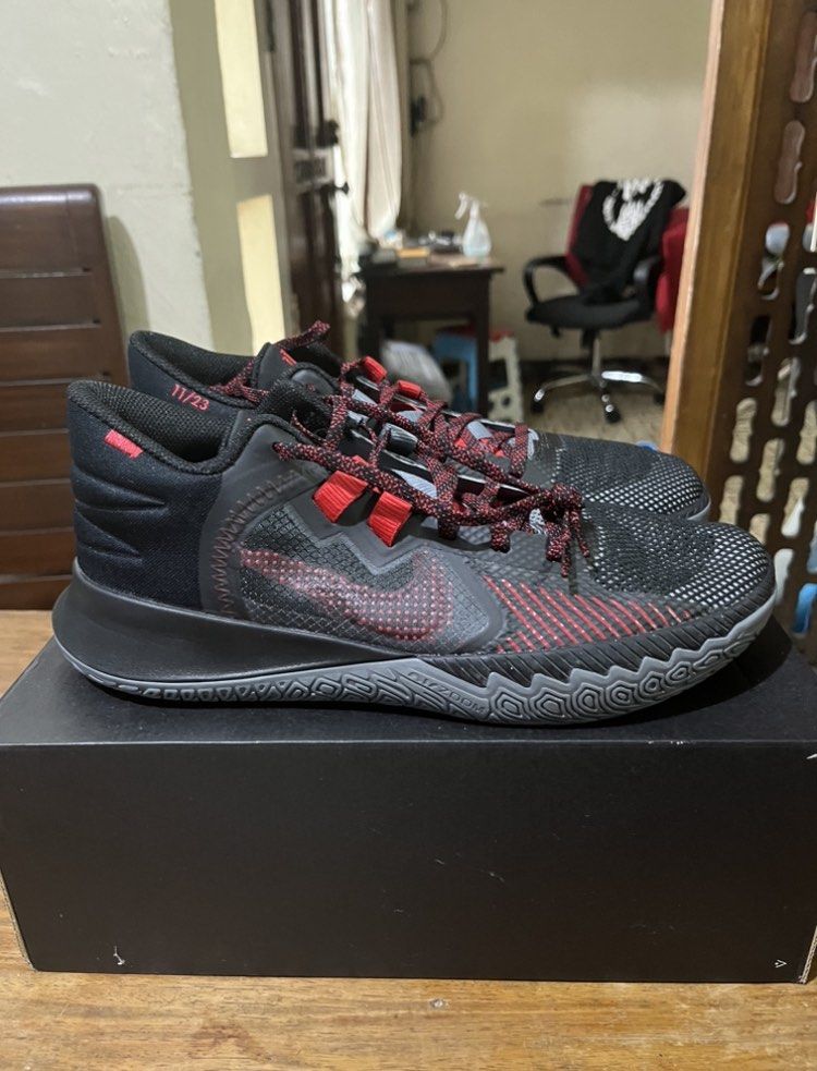 Kobe flytrap top
