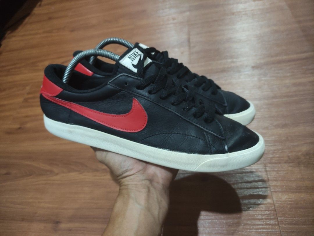 Nike blazer low sales black and red