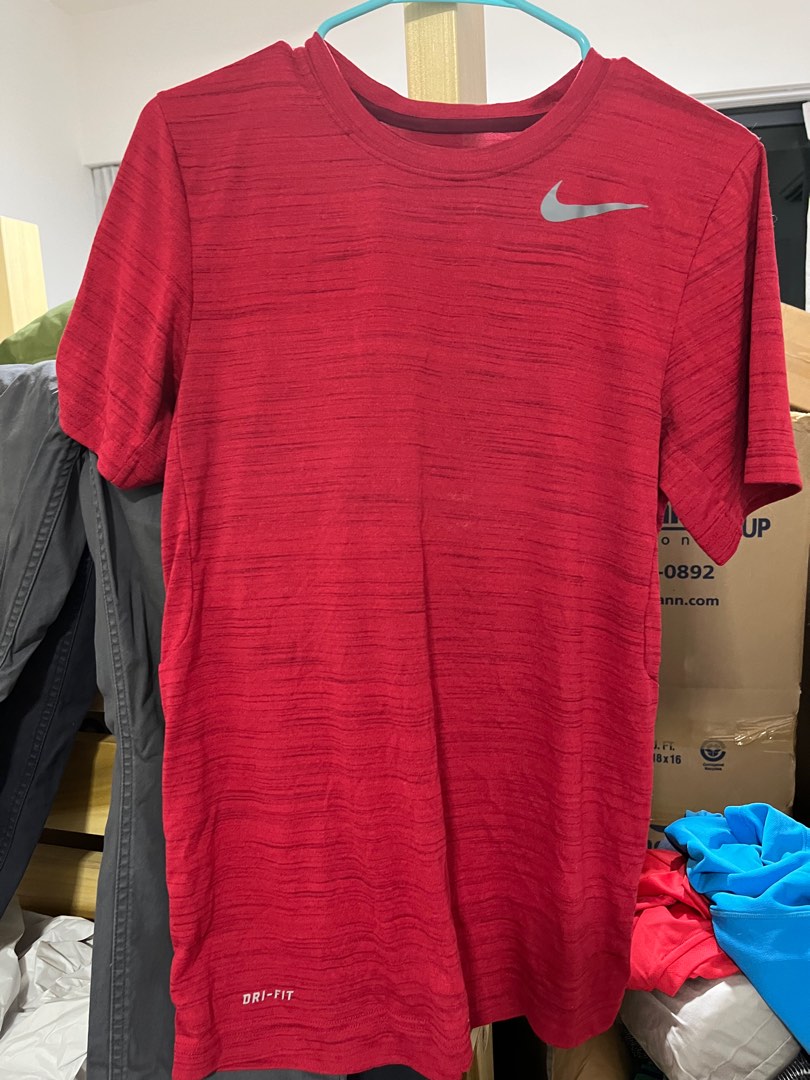 Red nike dri clearance fit t shirt