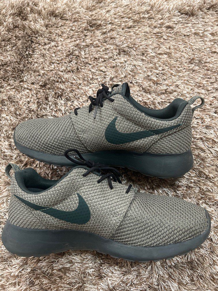 Dark green roshe top runs
