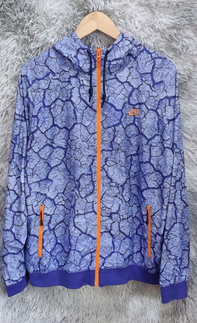 Nike x Atmos Elephant Windbreaker (Category: Coats, Jackets and Outerwear) located in Bacolod City. Submitted by finestselections (Listing ID 1253767069, Image 1). Description: Brandnew condition 10/10 color rate 10/10 condition no issue Dimes: 26x29.