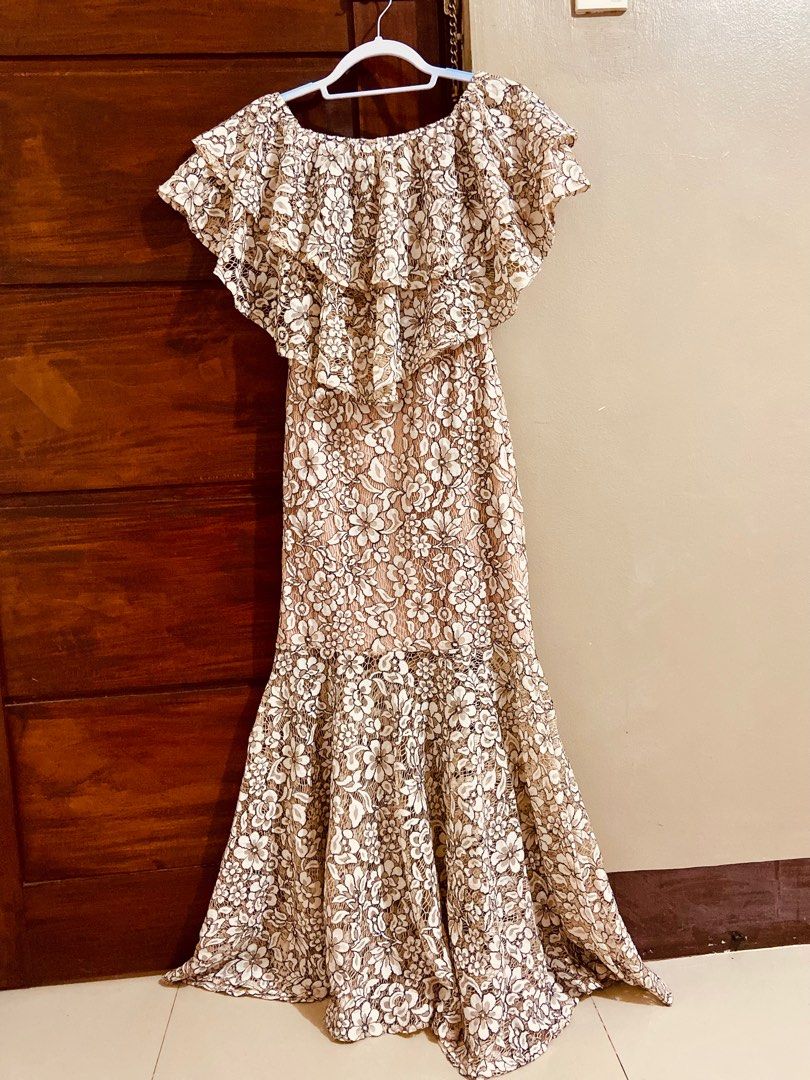 Off shoulder gown (Category: Evening dresses & gowns) located in Bulacan. Submitted by bebeella (Listing ID 1253777279, Image 1). Description: .
