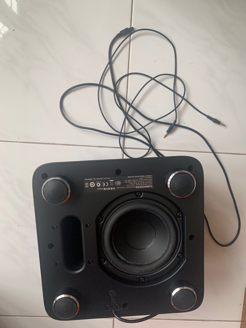 Razer leviathan subwoofer cable top